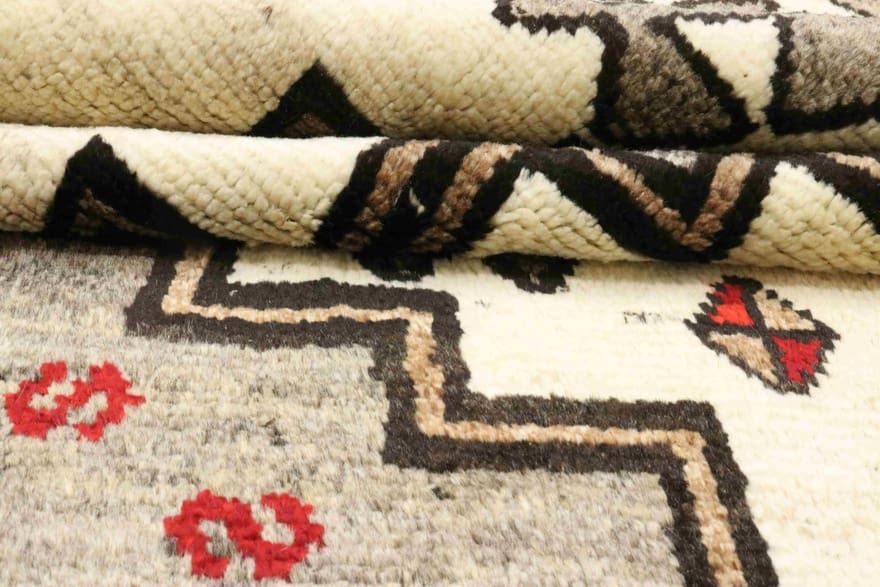Shiraz Persian Rug 208 × 132 cm, hand-knotted