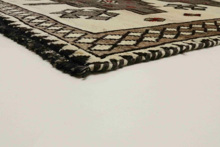 Shiraz Persian Rug 208 × 132 cm, hand-knotted