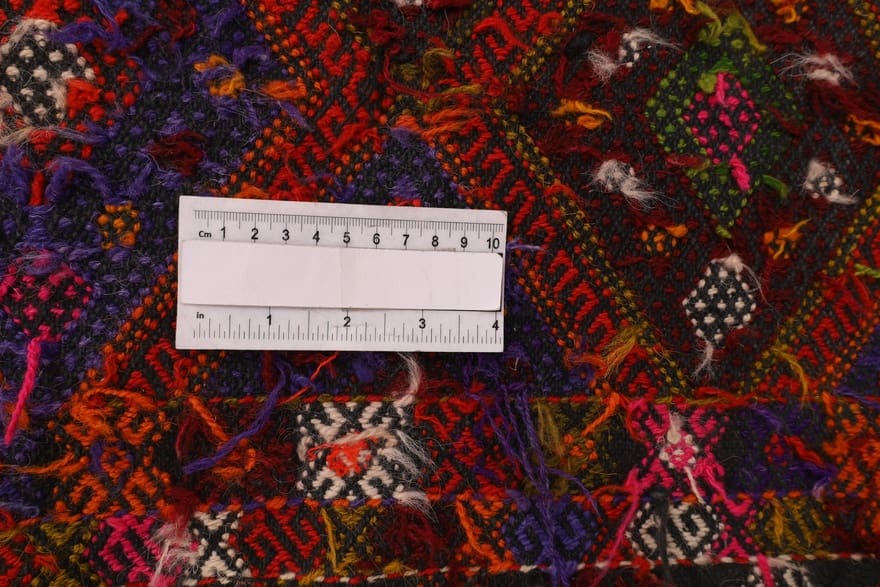kelim-teppich-140x91-cm-handgewebt-modern-vielseitig-orientteppich-7 Antique Wool & Silk Kilim Persian Rug, 138 × 90 cm