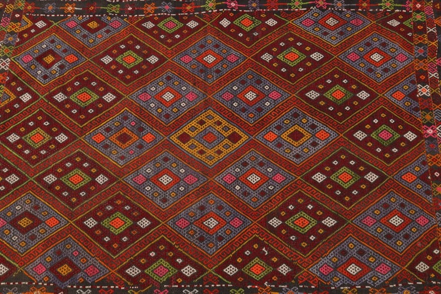 kelim-teppich-140x91-cm-handgewebt-modern-vielseitig-orientteppich-8 Antique Wool & Silk Kilim Persian Rug, 138 × 90 cm
