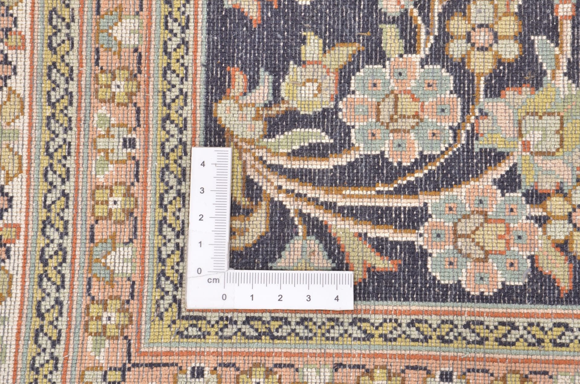 Kashmir Indian Rug — hand-knotted, 124 × 185 cm, Wool & Silk