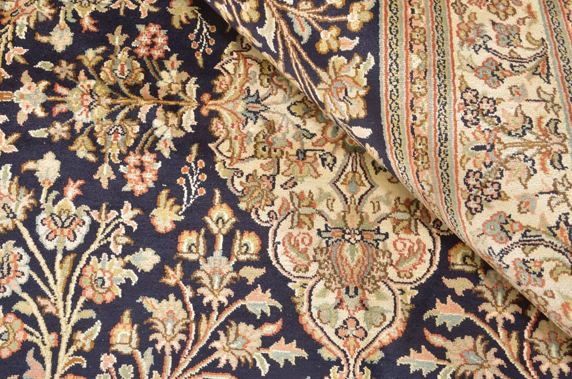 Kashmir Indian Rug — hand-knotted, 124 × 185 cm, Wool & Silk