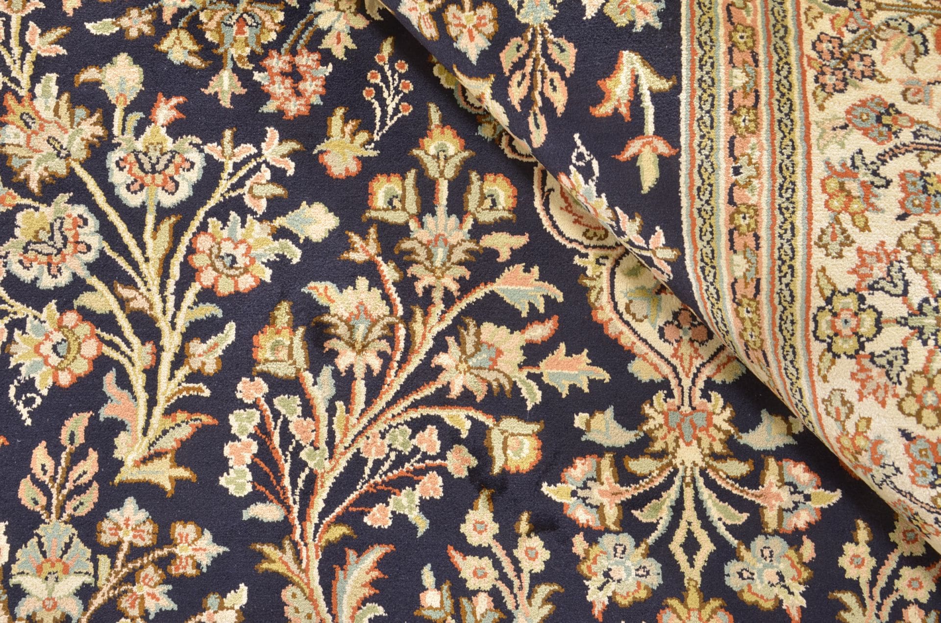 Kashmir Indian Rug 125 × 186 cm, Wool & Silk, hand-knotted