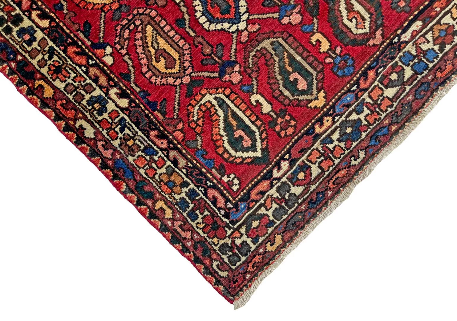 Bakhtiari Persian Rug 232 × 157 cm, Wool, hand-knotted