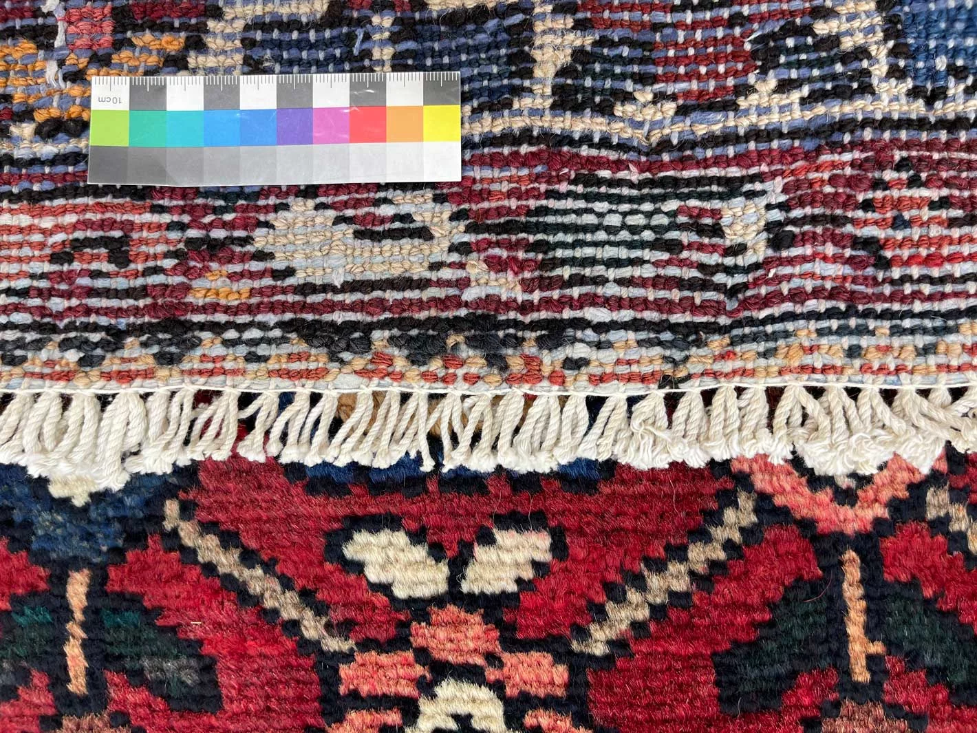 Bakhtiari Persian Rug 232 × 157 cm, Wool, hand-knotted