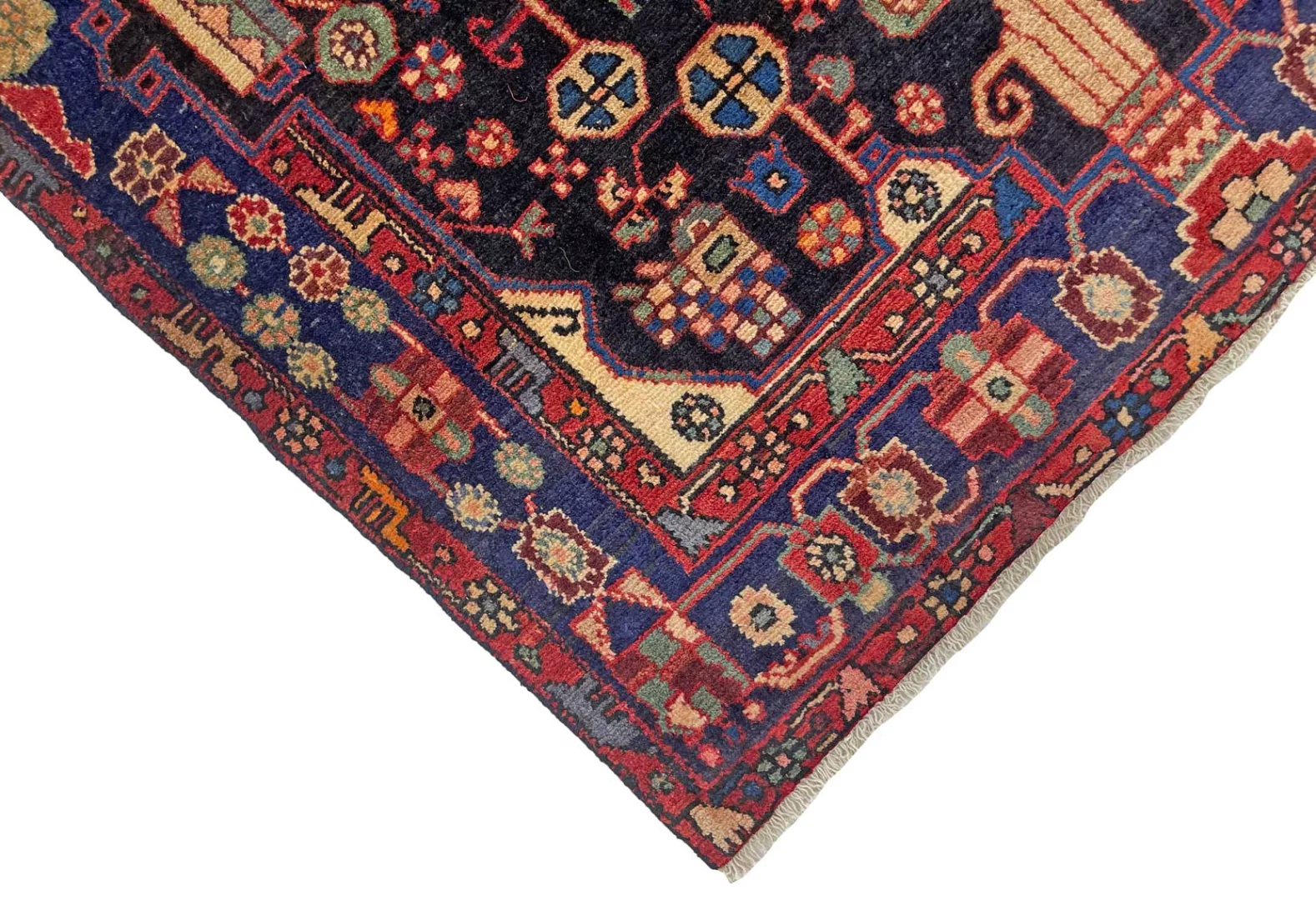 orientteppich-nahawand-237-x-144-cm-medaillon-150000-knoten-handgeknupft-3 Persian Rug 237 × 144 cm, Wool, hand-knotted