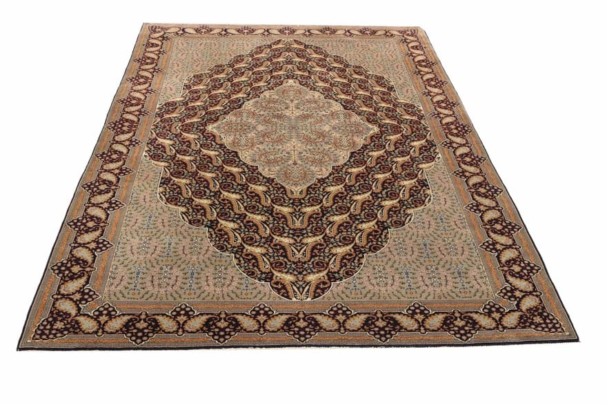 Qom Persian Rug — hand-knotted, 325 × 204 cm, Wool