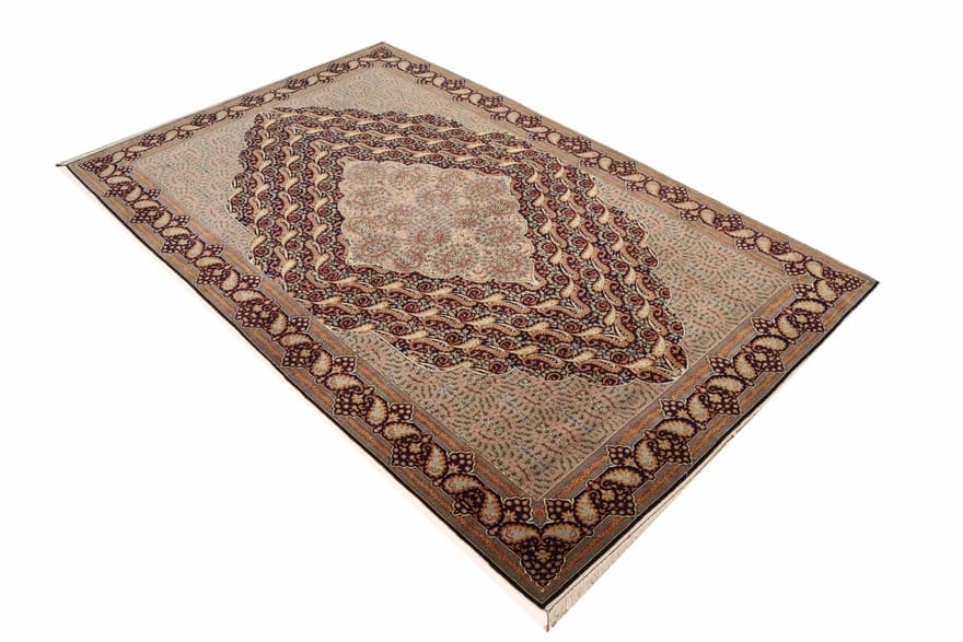 Qom Persian Rug — hand-knotted, 325 × 204 cm, Wool