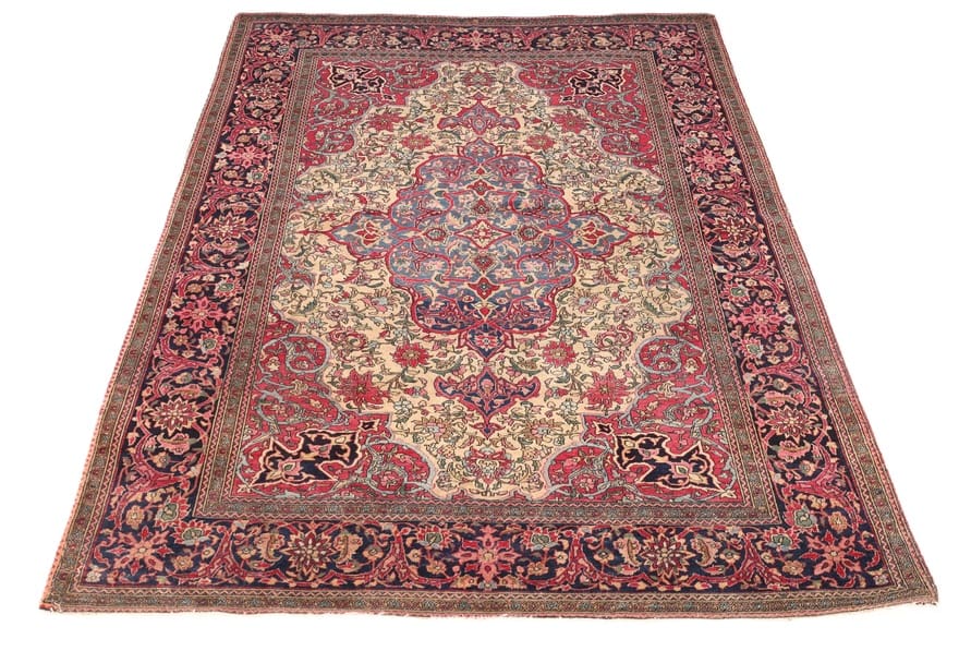 Antique Isfahan Persian Rug, 203 × 142 cm, Wool