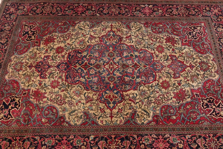 Antique Isfahan Persian Rug, 203 × 142 cm, Wool