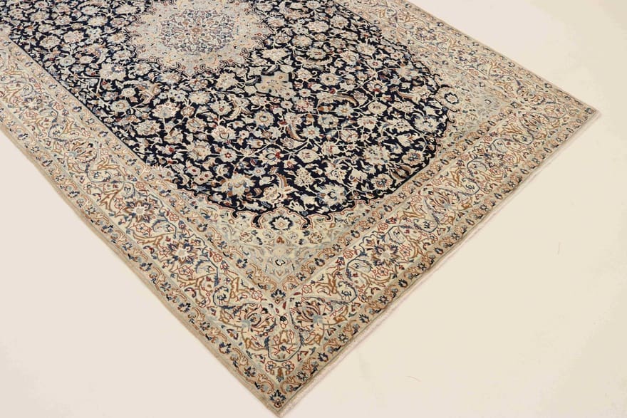 orientteppich-nain-9-la-carpet-382x241-feine-knupfkunst-handgeknupft-2 Hand-Knotted Wool Nain Persian Rug, 381 × 240 cm