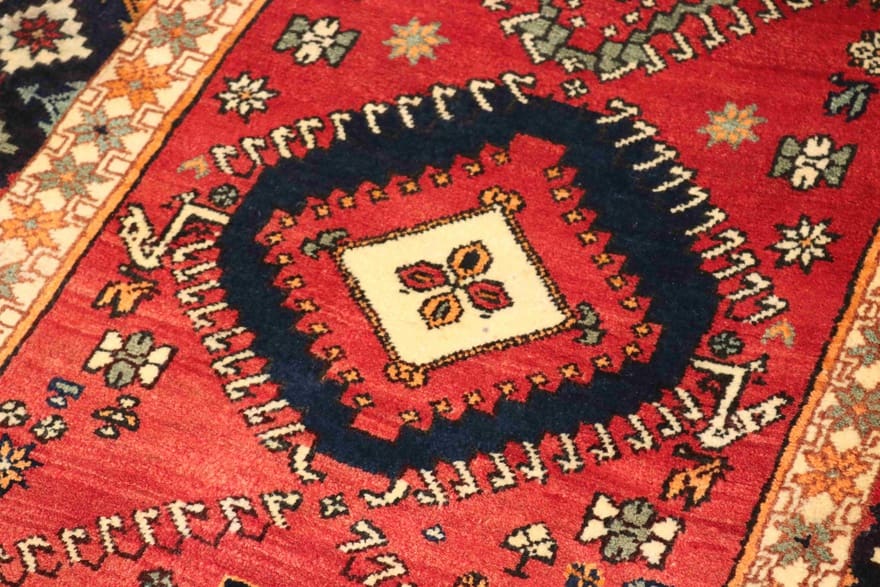 Qashqai Persian Rug 181 × 107 cm, Wool, hand-knotted
