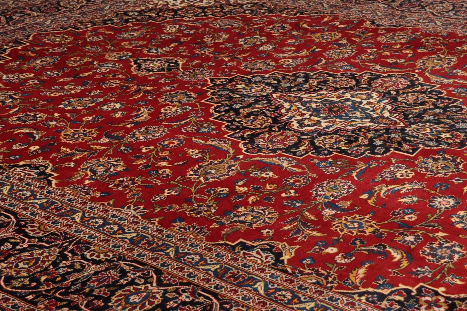 Kashan Persian Rug — hand-knotted, 296 × 385 cm, Wool