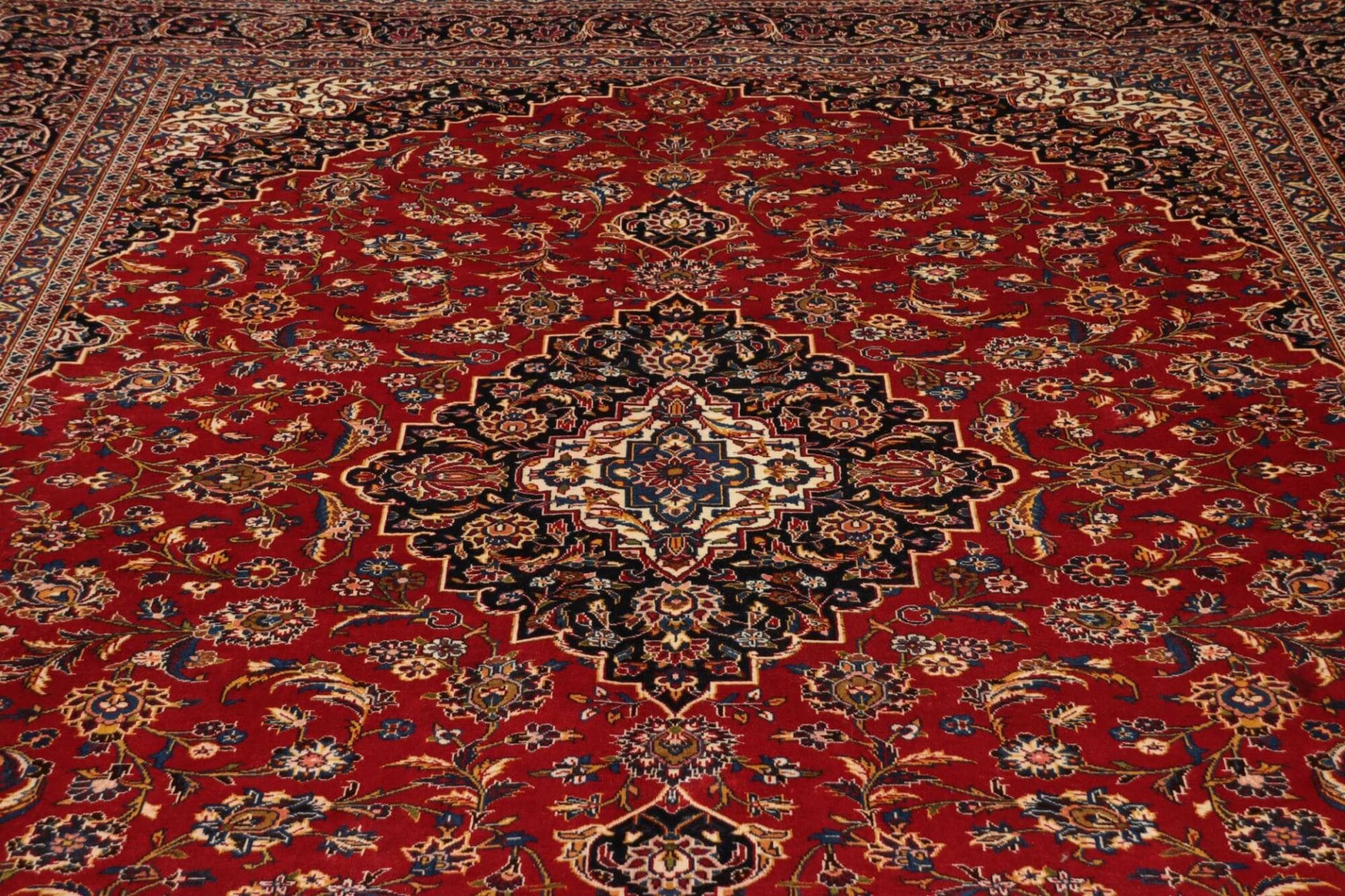 Kashan Persian Rug — hand-knotted, 296 × 385 cm, Wool