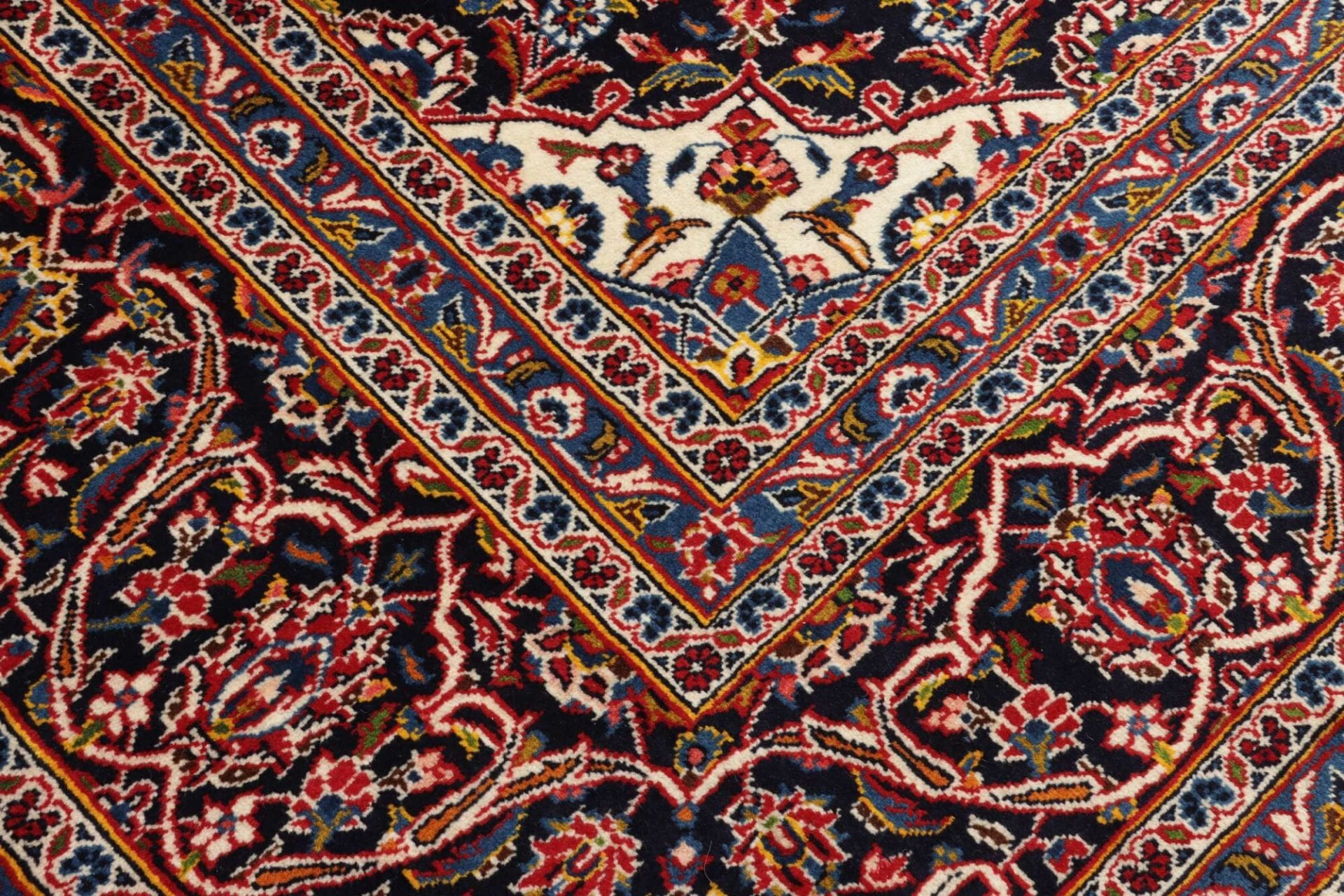 Hand-Knotted Wool Kashan Persian Rug, 308 × 380 cm