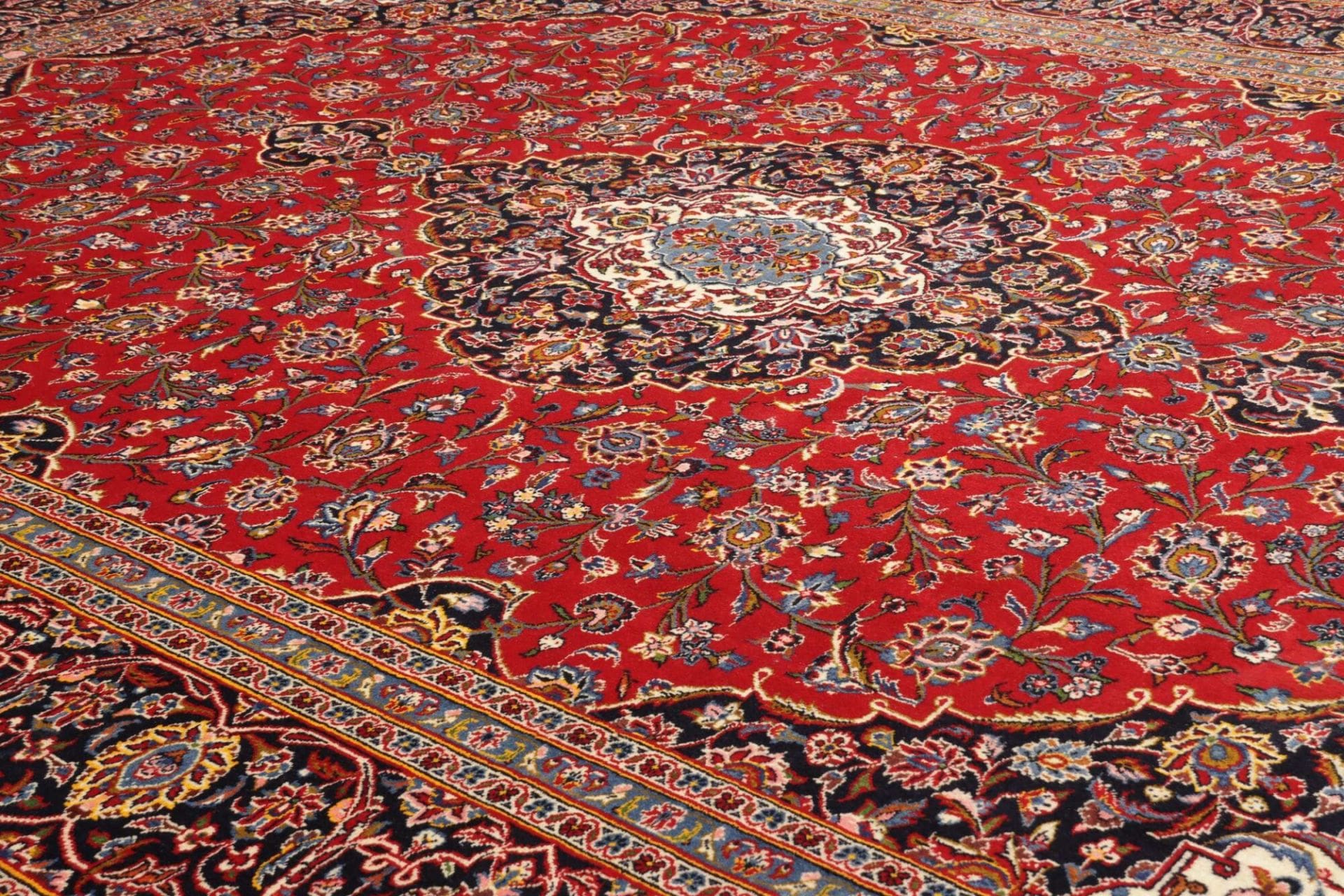 Kashan Persian Rug — hand-knotted, 303 × 404 cm, Wool