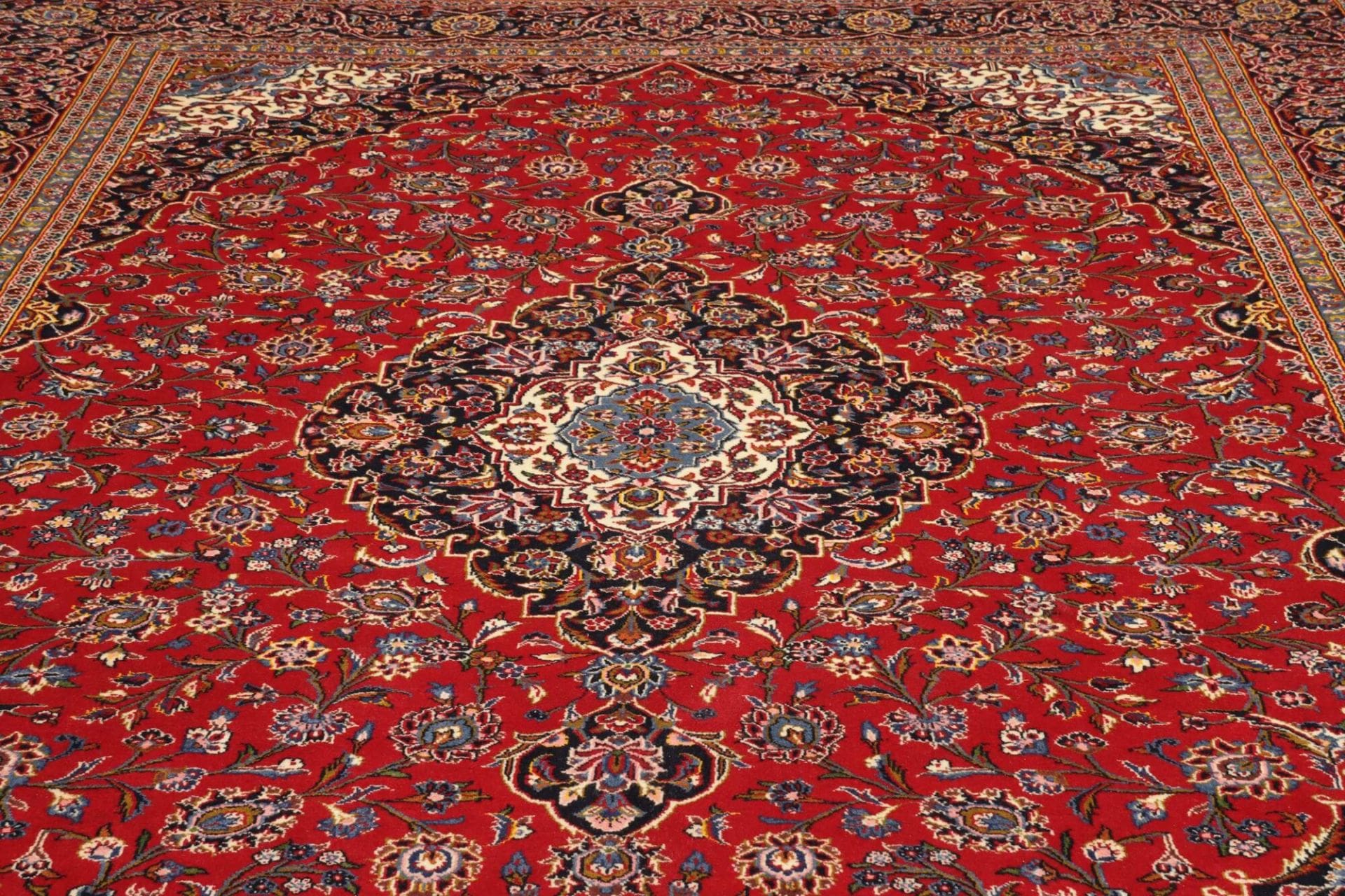 Kashan Persian Rug — hand-knotted, 303 × 404 cm, Wool
