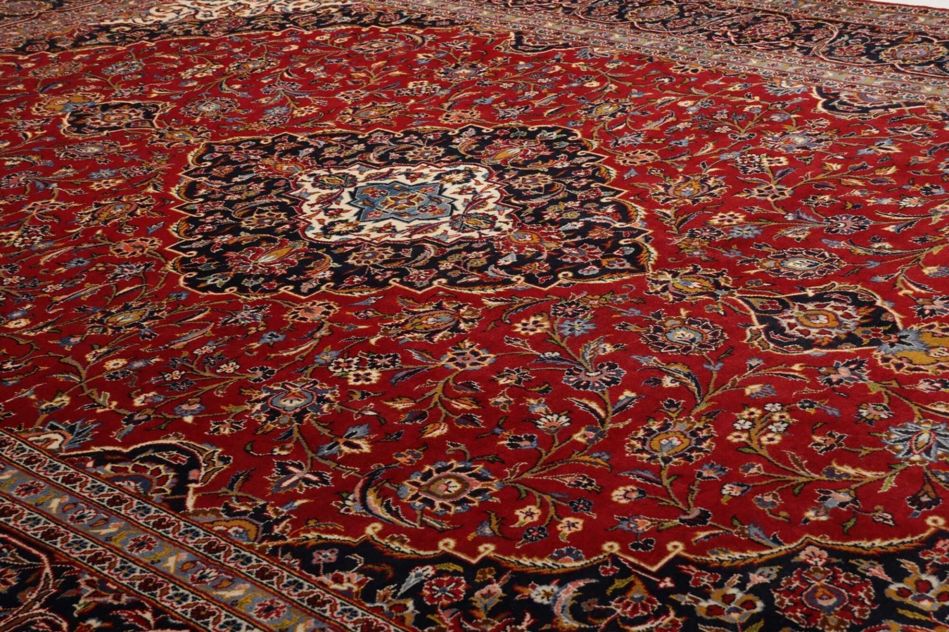 Hand-Knotted Wool Kashan Persian Rug, 309 × 410 cm