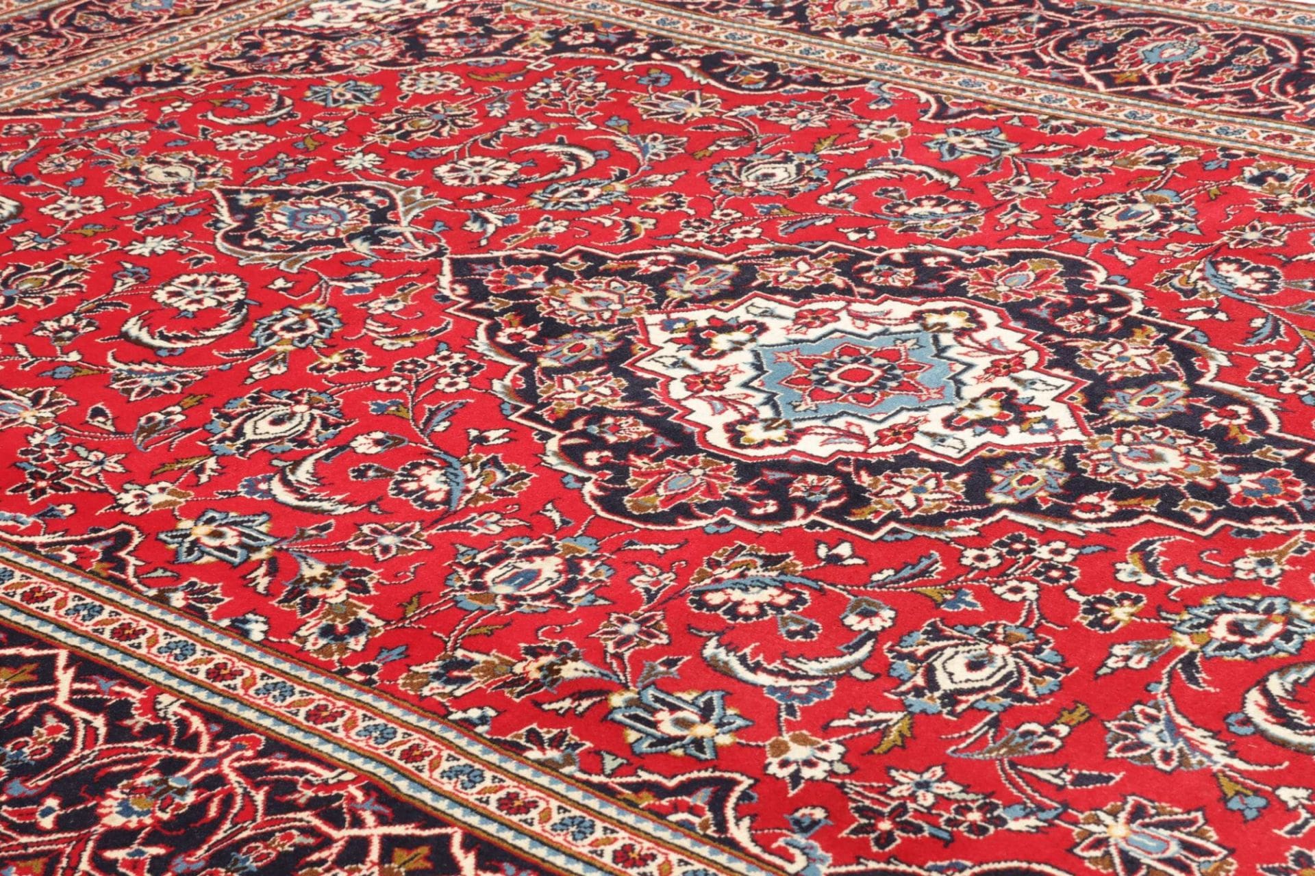 Kashan Persian Rug 299 × 398 cm, Wool, hand-knotted