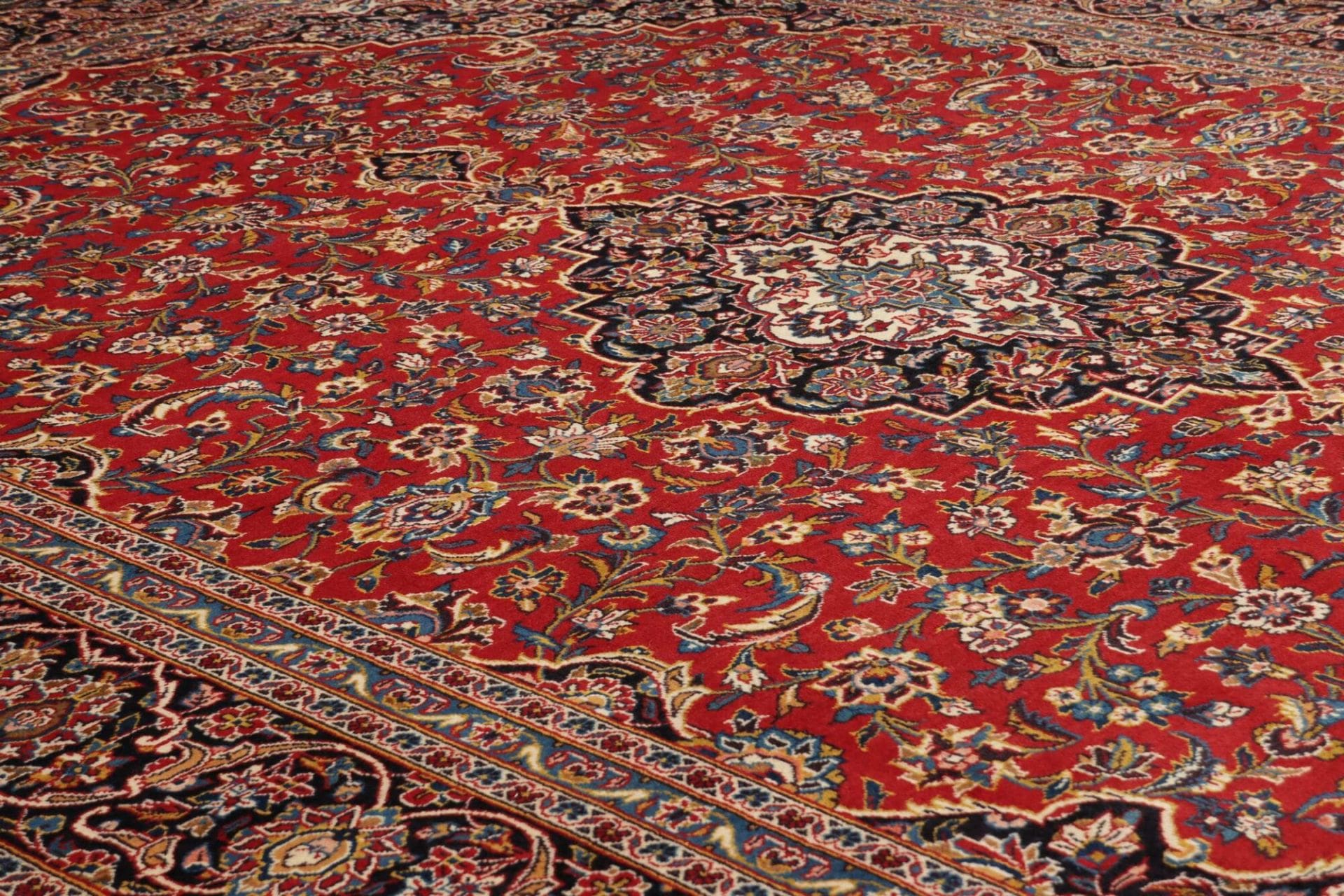 Kashan Persian Rug — hand-knotted, 295 × 390 cm, Wool