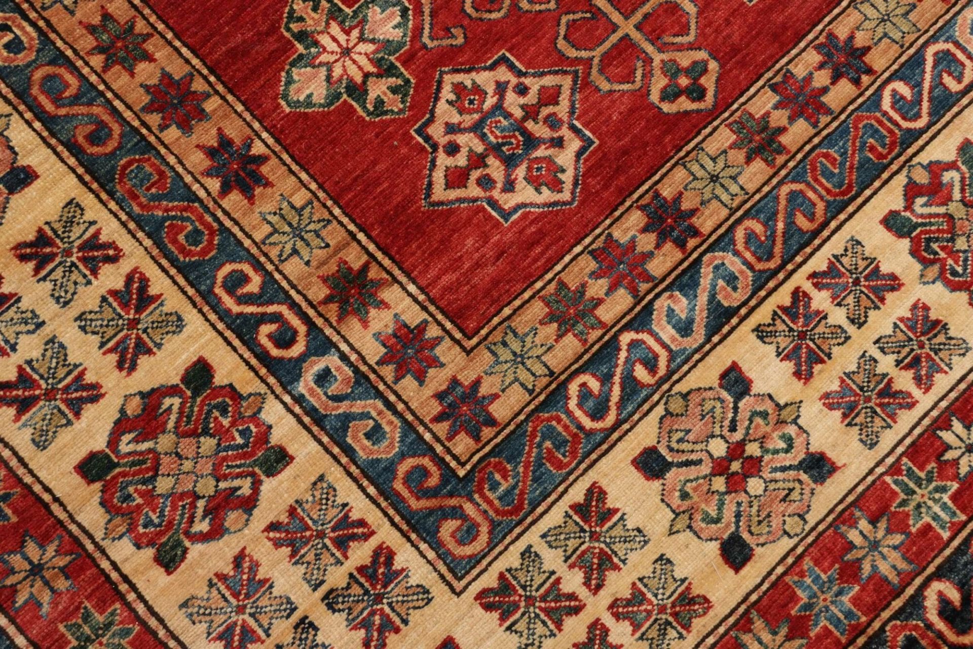 kazak-teppich-296-x-398-cm-handgeknupft-geometrisches-muster-5 Hand-Knotted Wool Kazak Pakistani Rug, 296 × 398 cm