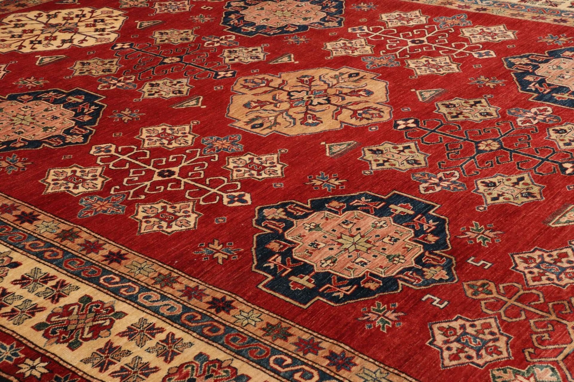 kazak-teppich-296-x-398-cm-handgeknupft-geometrisches-muster-6 Hand-Knotted Wool Kazak Pakistani Rug, 296 × 398 cm
