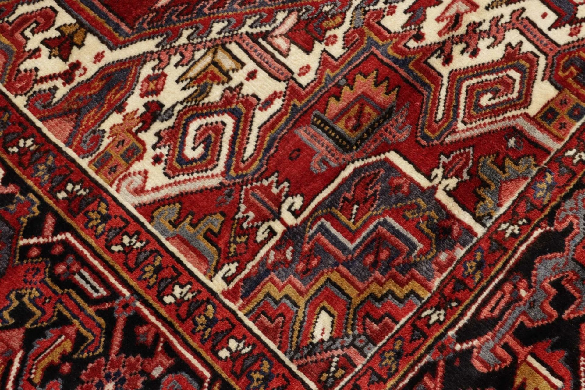 Heriz Persian Rug — hand-knotted, 253 × 328 cm, Wool