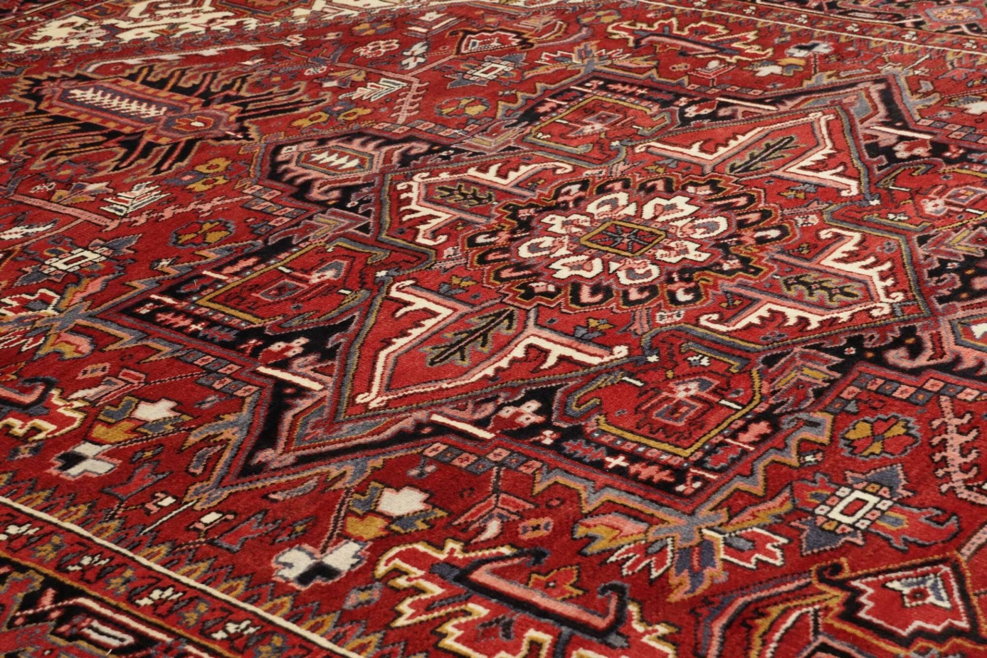 Heriz Persian Rug — hand-knotted, 253 × 328 cm, Wool