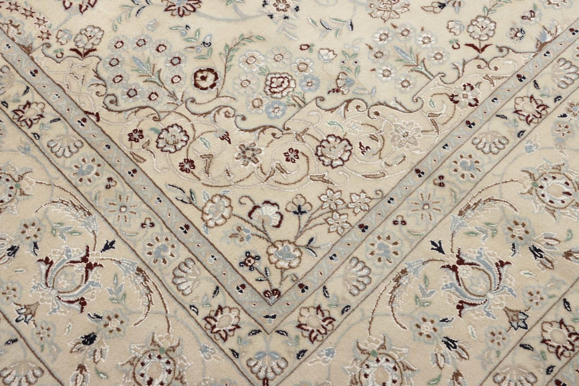 Nain Persian Rug — hand-knotted, 259 × 355 cm, Wool