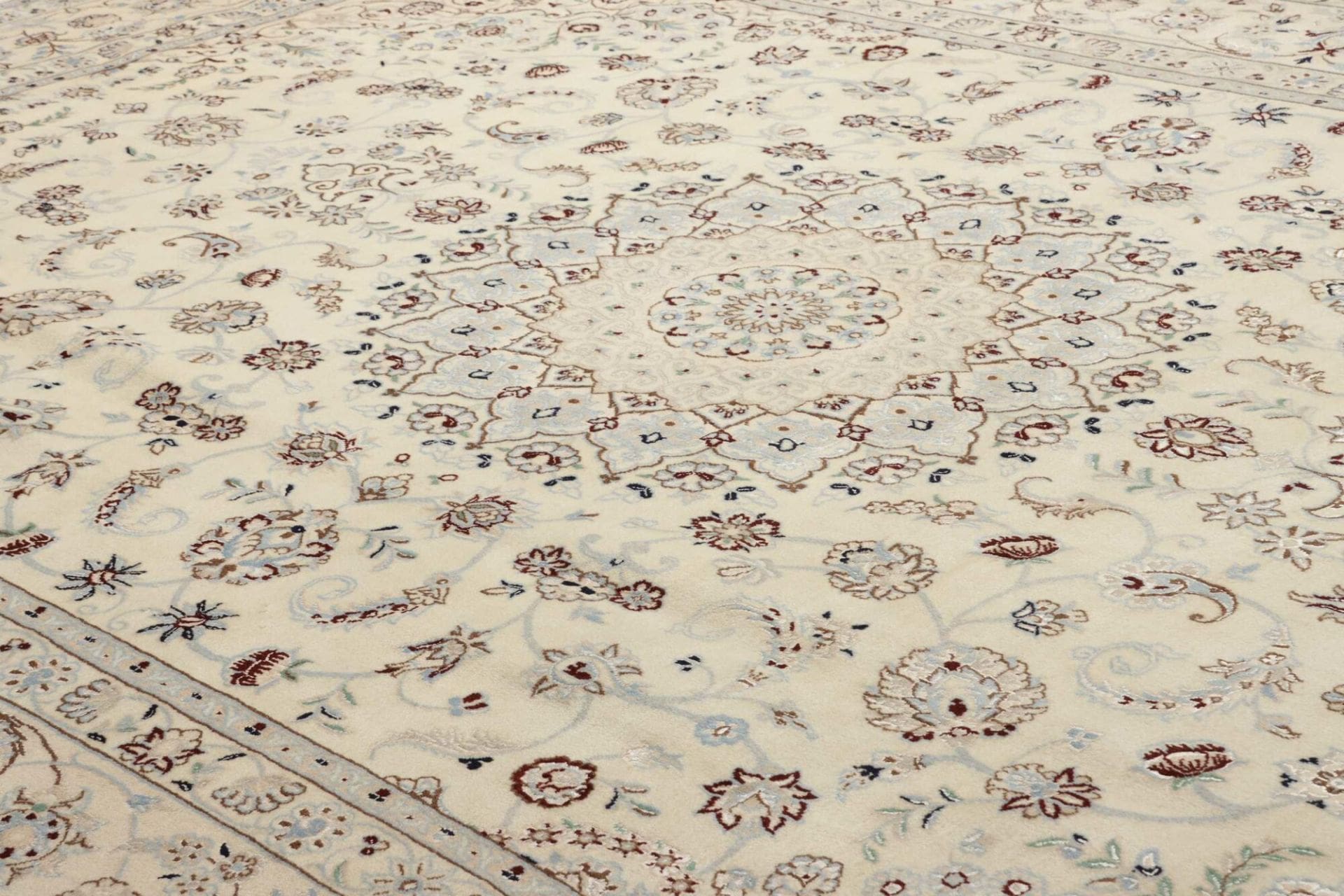 Nain Persian Rug — hand-knotted, 259 × 355 cm, Wool
