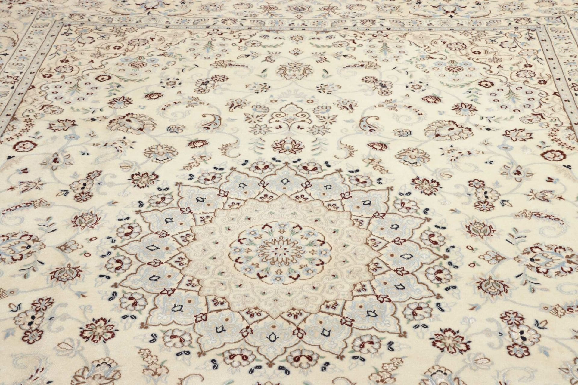 Nain Persian Rug — hand-knotted, 259 × 355 cm, Wool