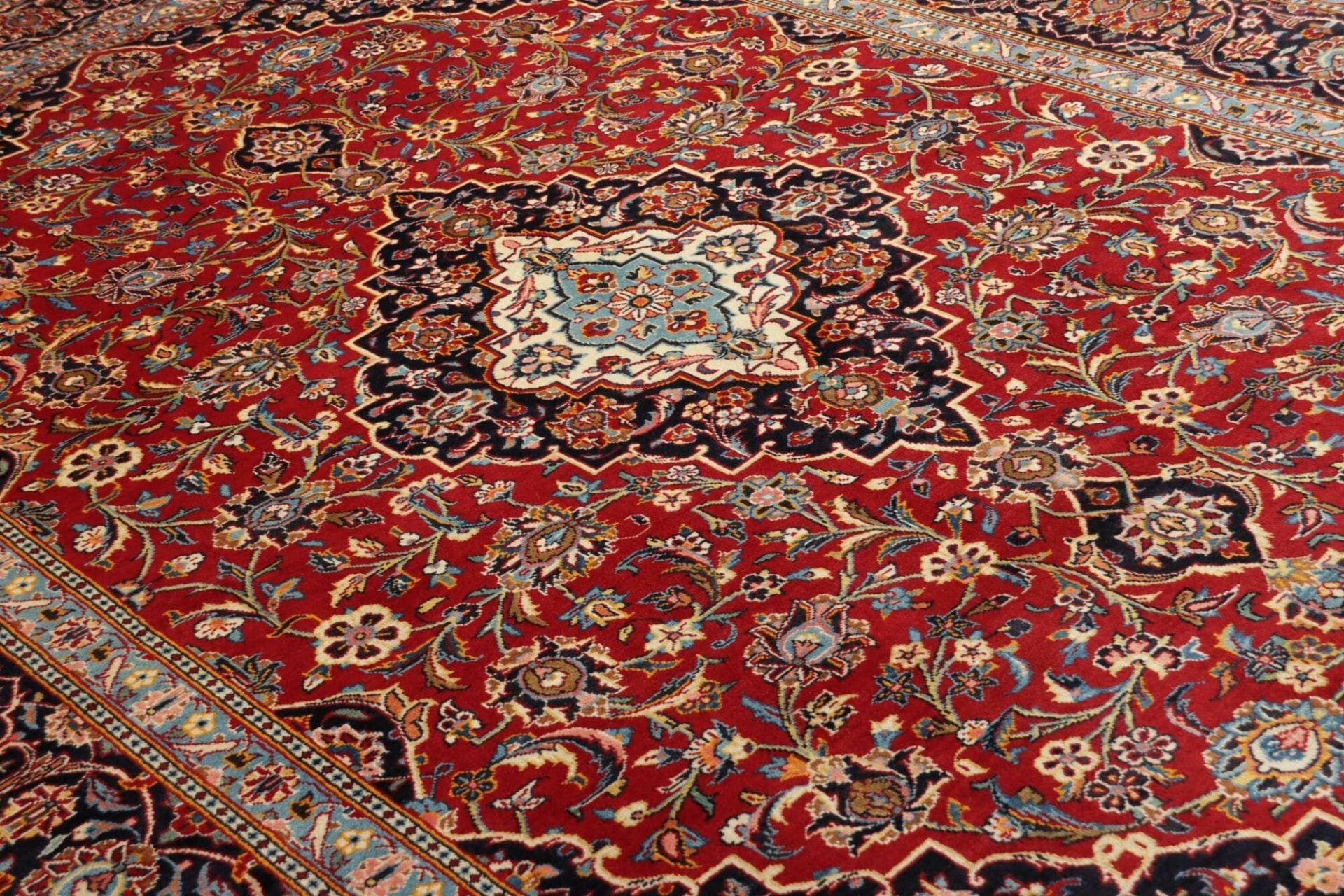 Kashan Persian Rug — hand-knotted, 230 × 334 cm, Wool