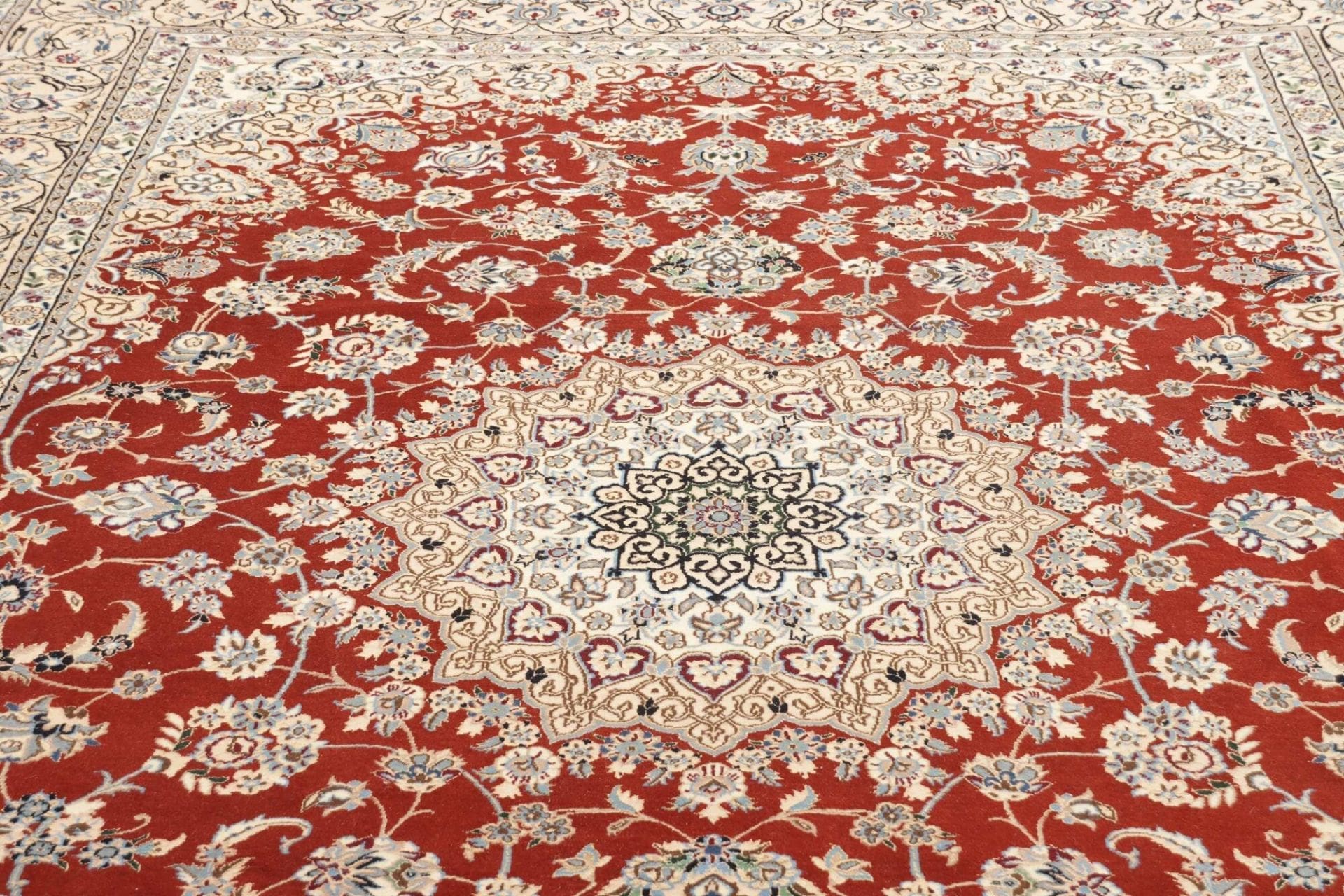 Nain Persian Rug — hand-knotted, 258 × 335 cm, Wool