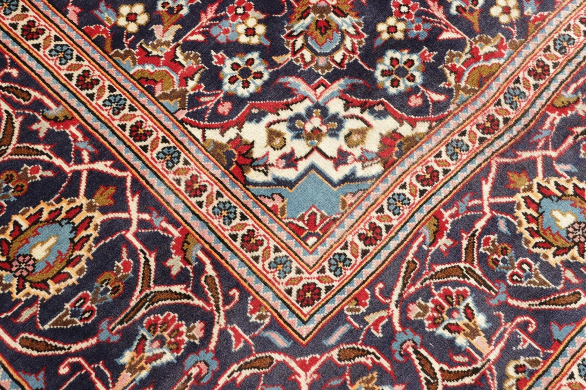Hand-Knotted Wool Kashan Persian Rug, 245 × 353 cm