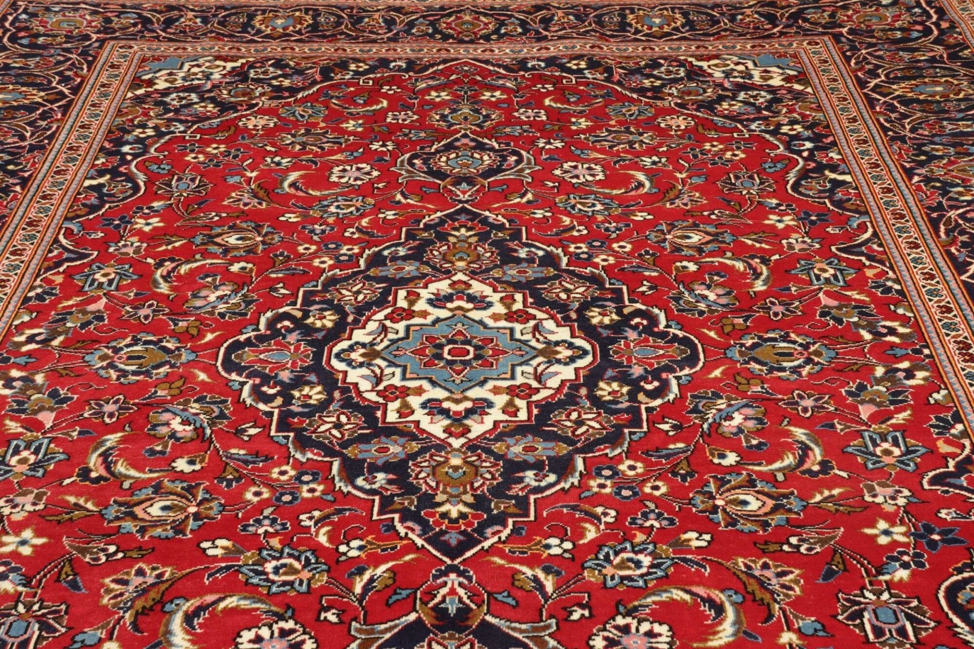 Hand-Knotted Wool Kashan Persian Rug, 245 × 353 cm