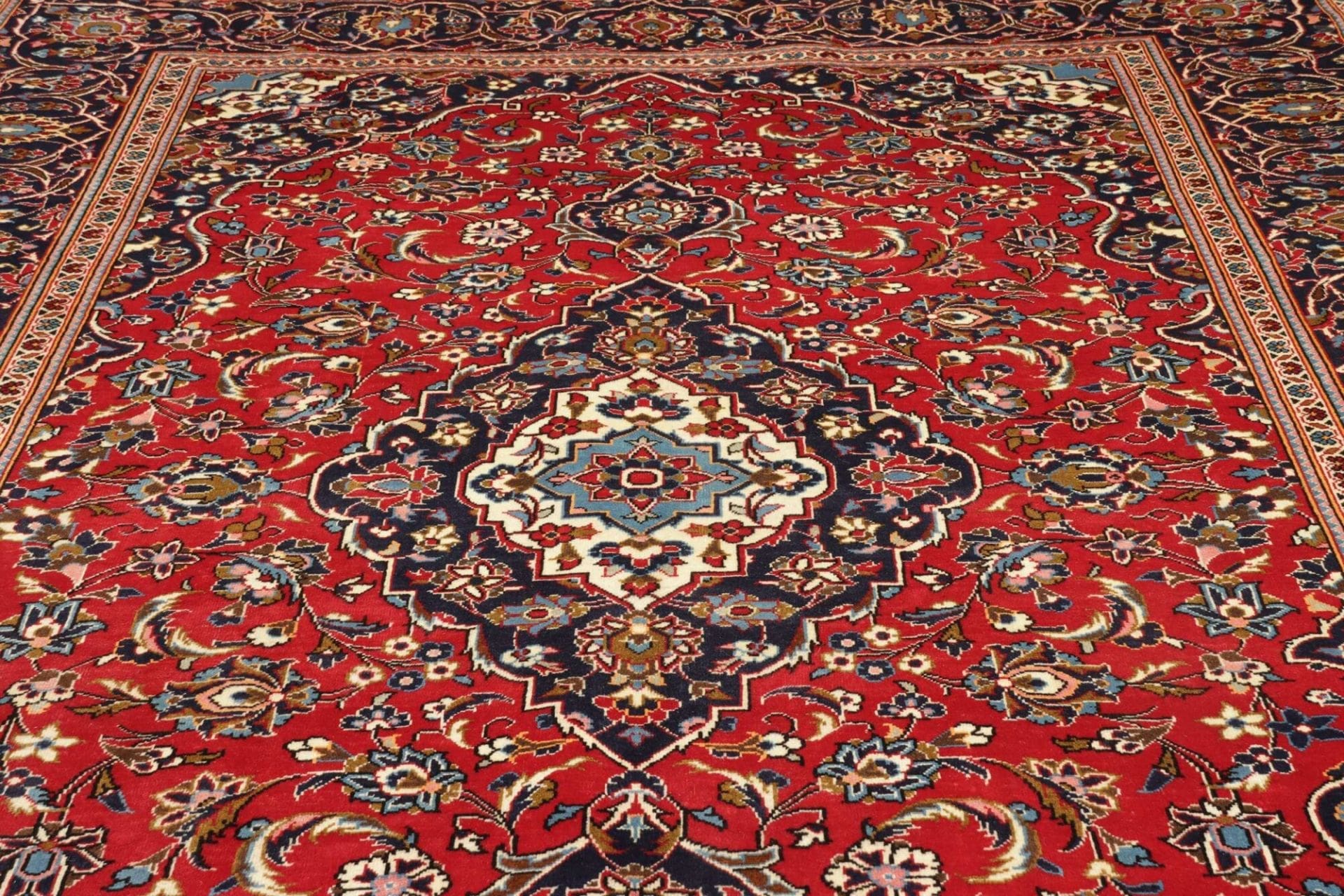 Hand-Knotted Wool Kashan Persian Rug, 245 × 353 cm