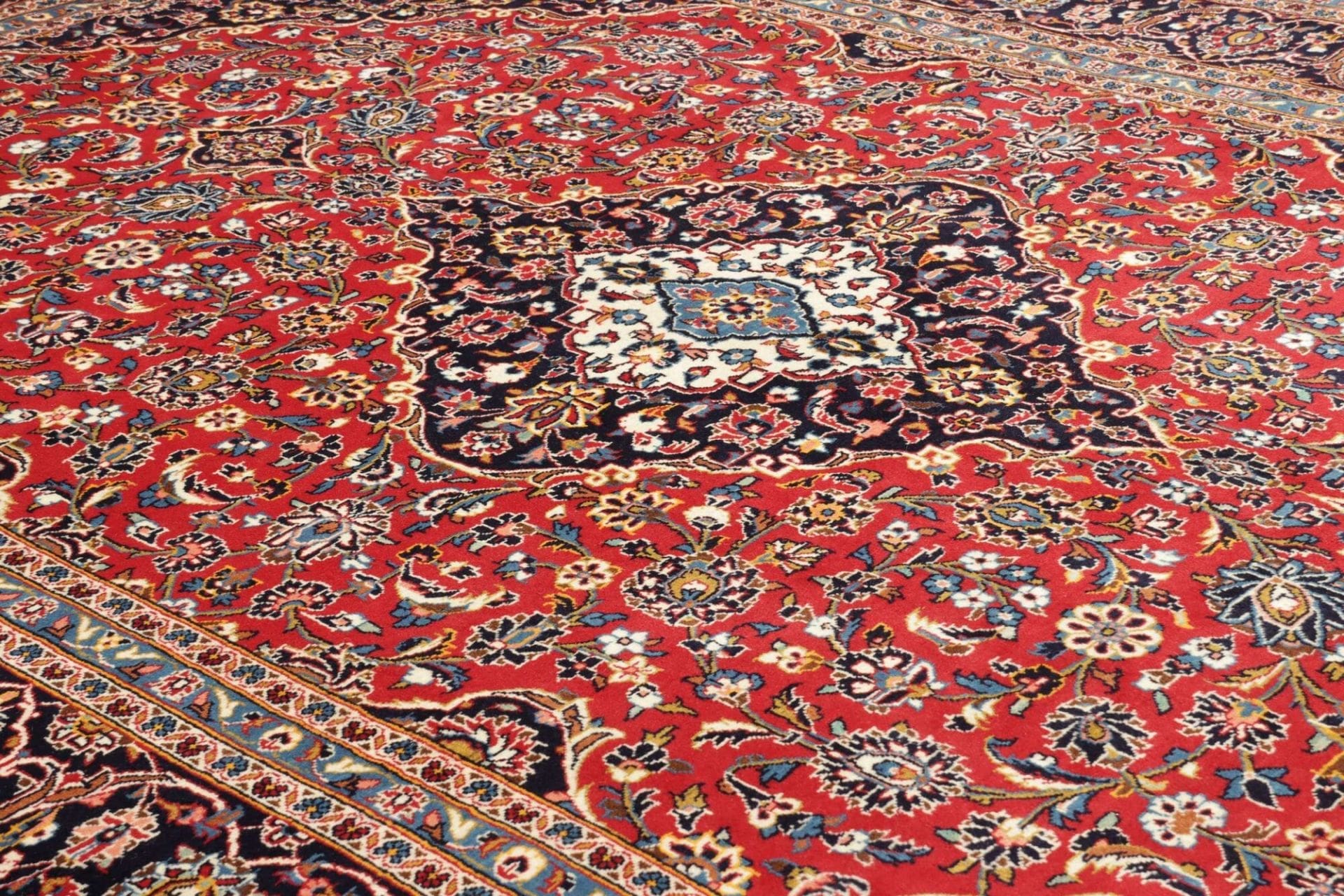 Kashan Persian Rug 253 × 368 cm, Wool, hand-knotted