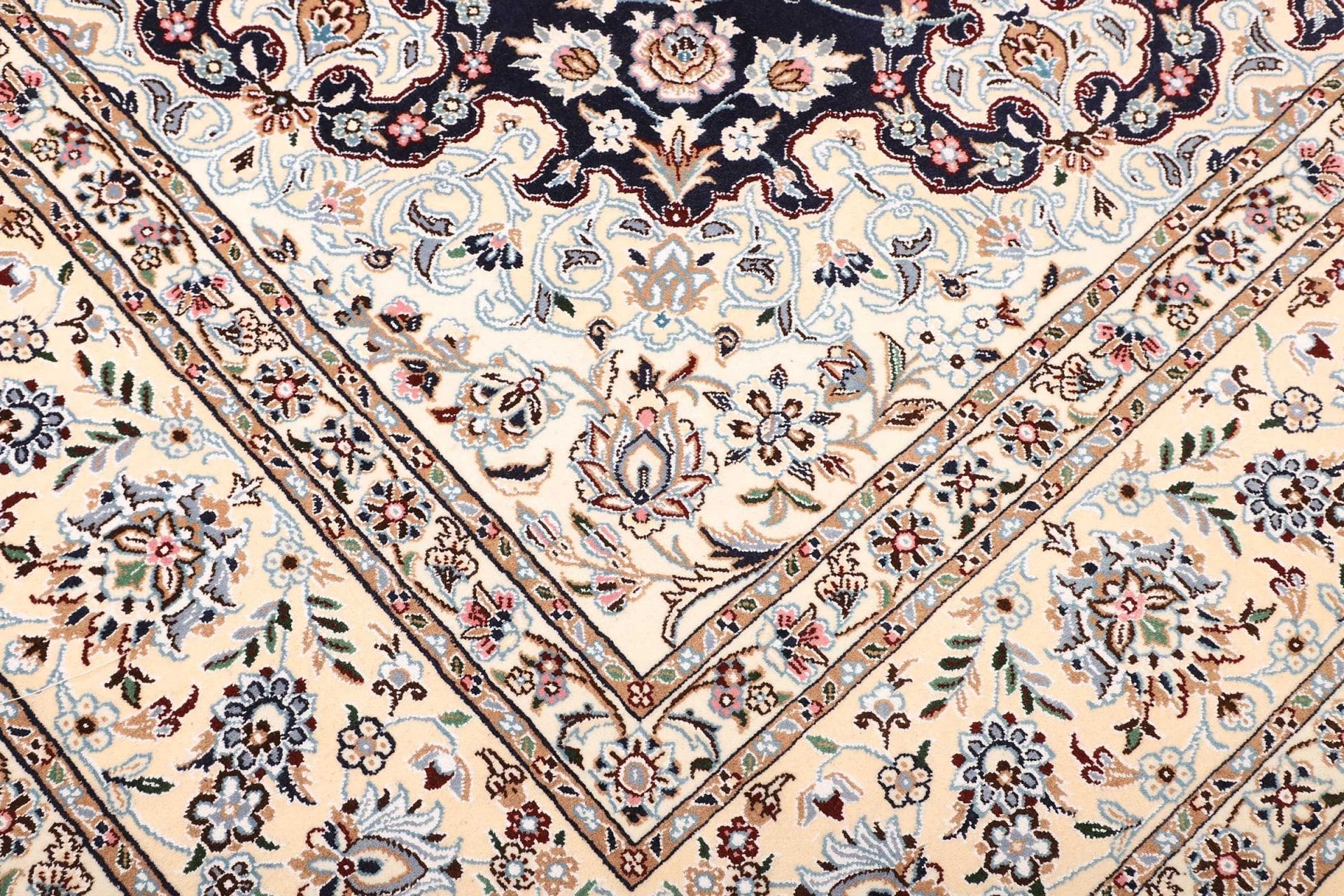 exklusiver-nain-teppich-253-x-355-cm-florale-muster-handgeknupft-5 Hand-Knotted Wool Nain Persian Rug, 253 × 355 cm
