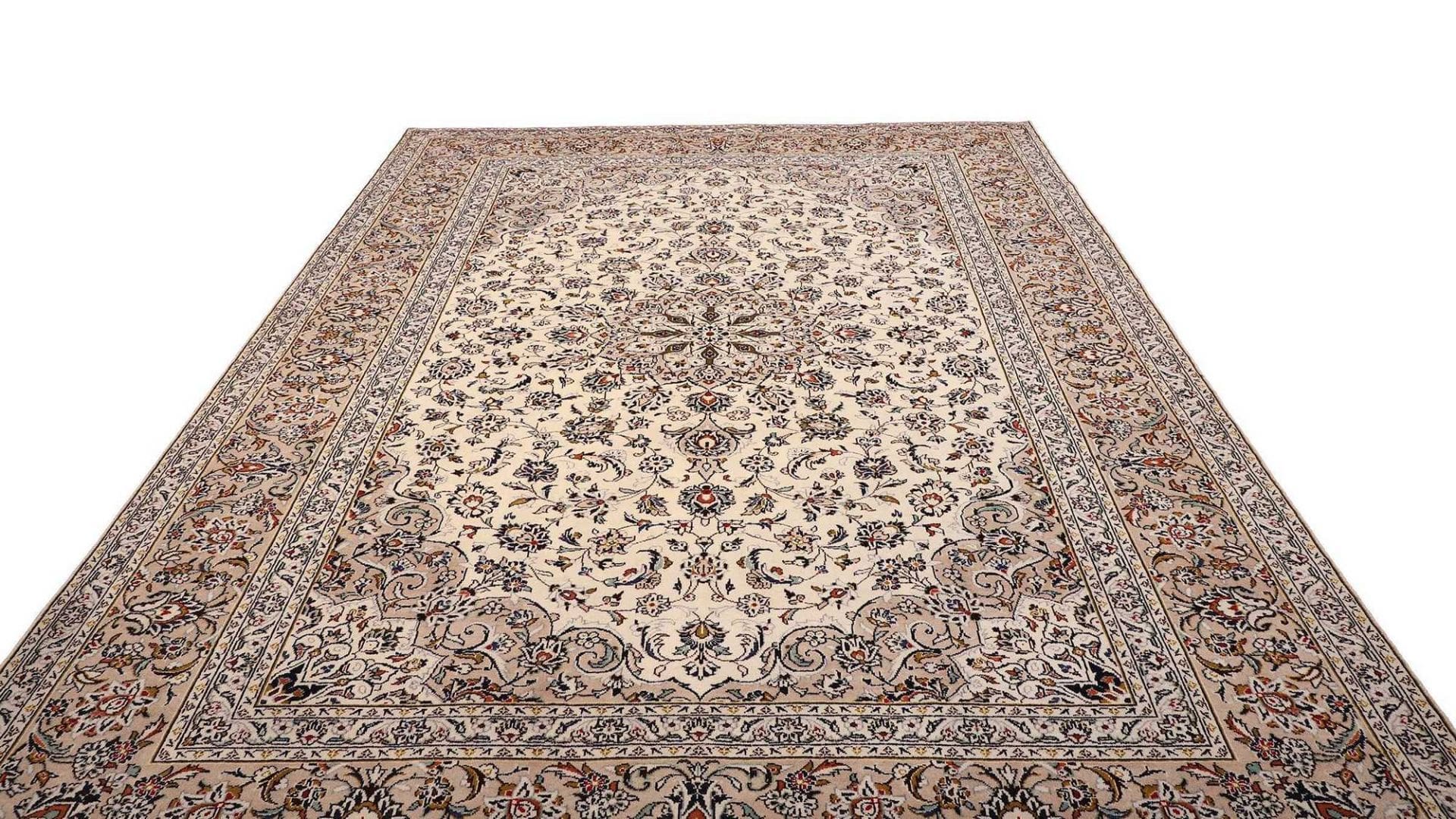 Hand-Knotted Wool Kashan Persian Rug, 248 × 350 cm