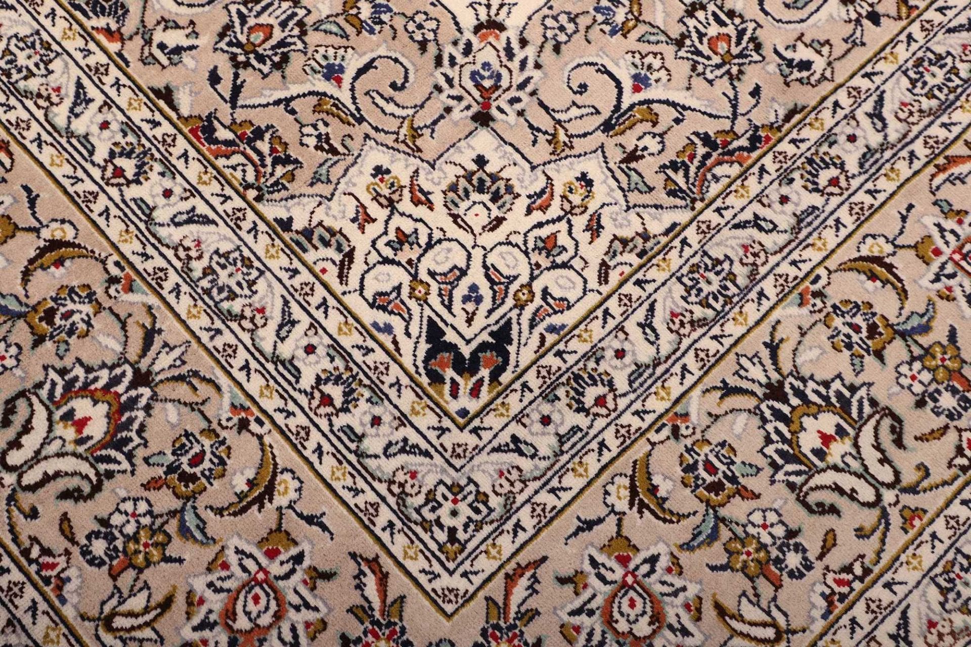 Hand-Knotted Wool Kashan Persian Rug, 248 × 350 cm