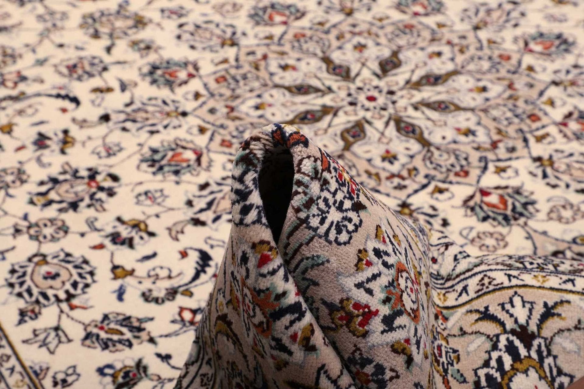 Hand-Knotted Wool Kashan Persian Rug, 248 × 350 cm