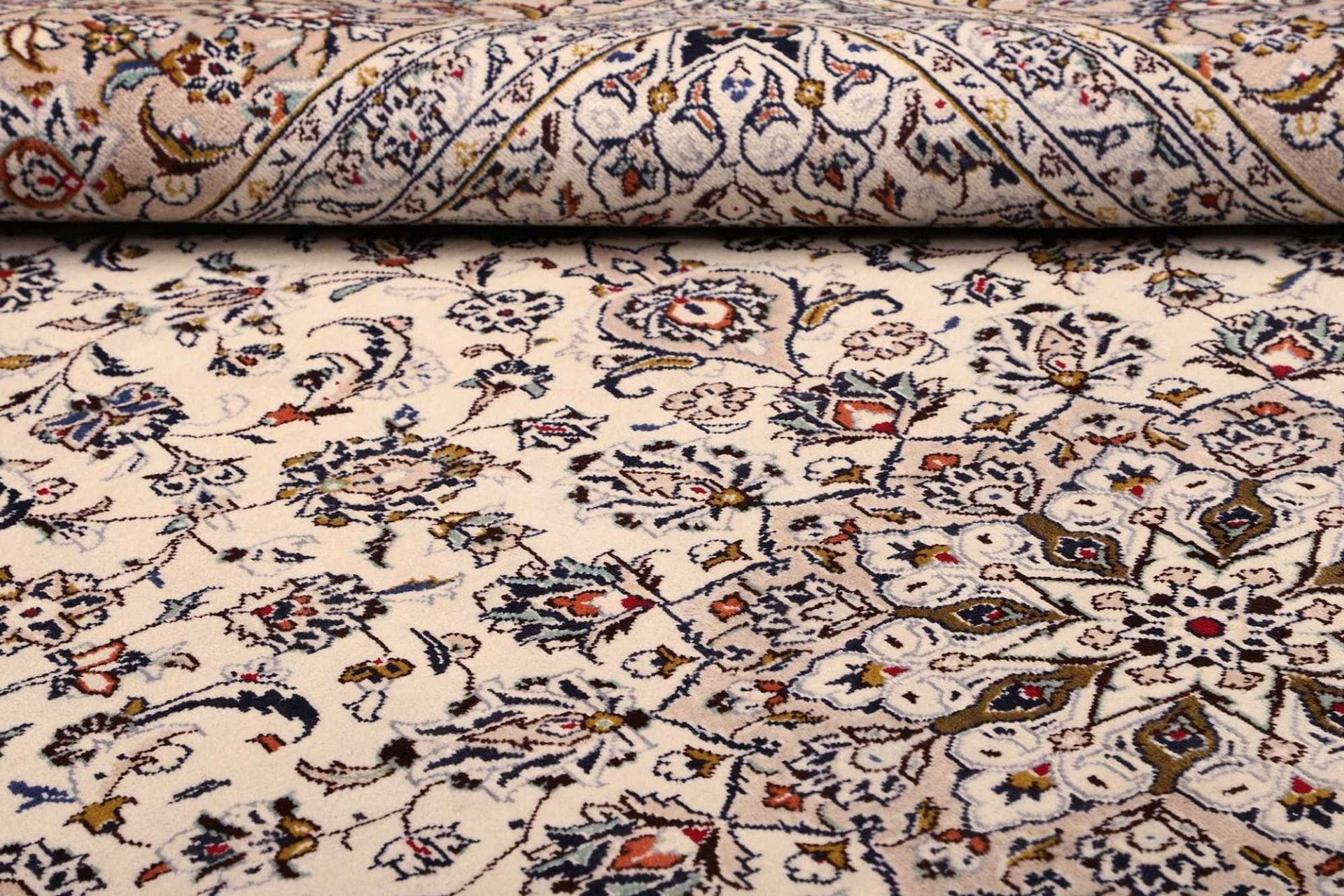 Hand-Knotted Wool Kashan Persian Rug, 248 × 350 cm