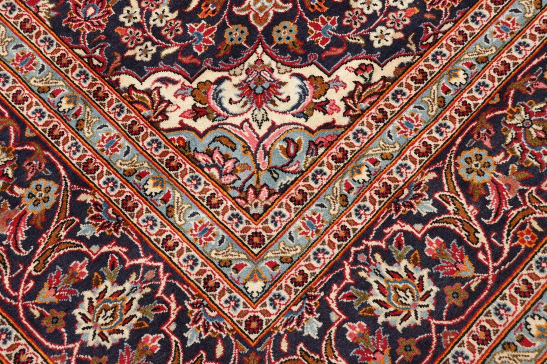Hand-Knotted Wool Kashan Persian Rug, 249 × 343 cm