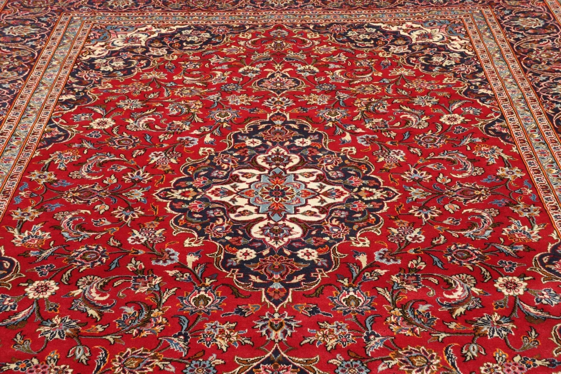 Hand-Knotted Wool Kashan Persian Rug, 249 × 343 cm