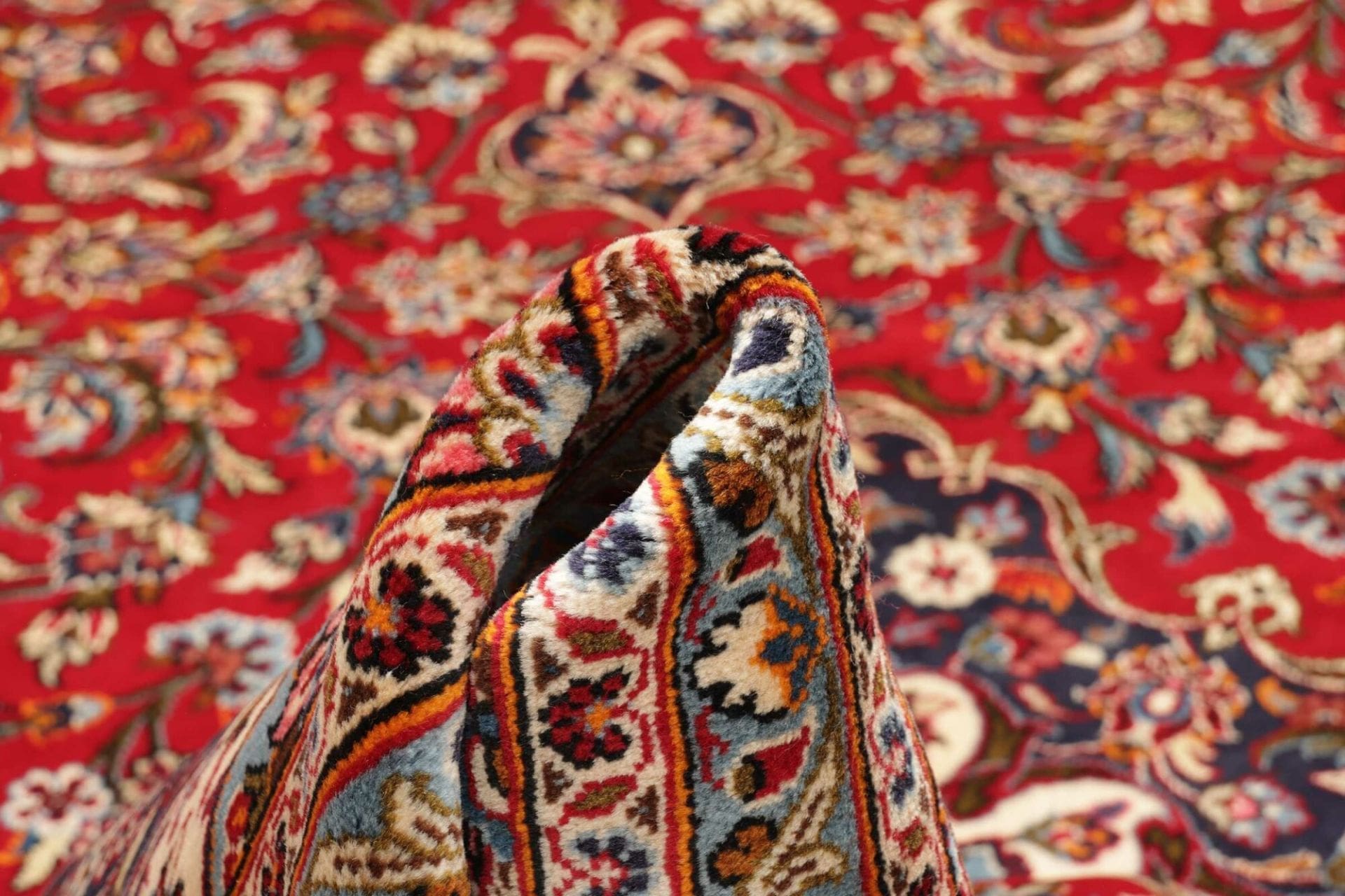 Hand-Knotted Wool Kashan Persian Rug, 249 × 343 cm