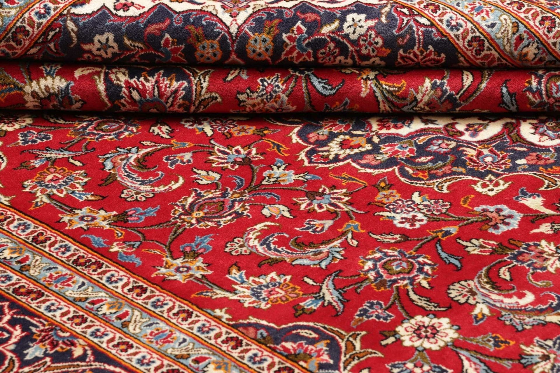 Hand-Knotted Wool Kashan Persian Rug, 249 × 343 cm