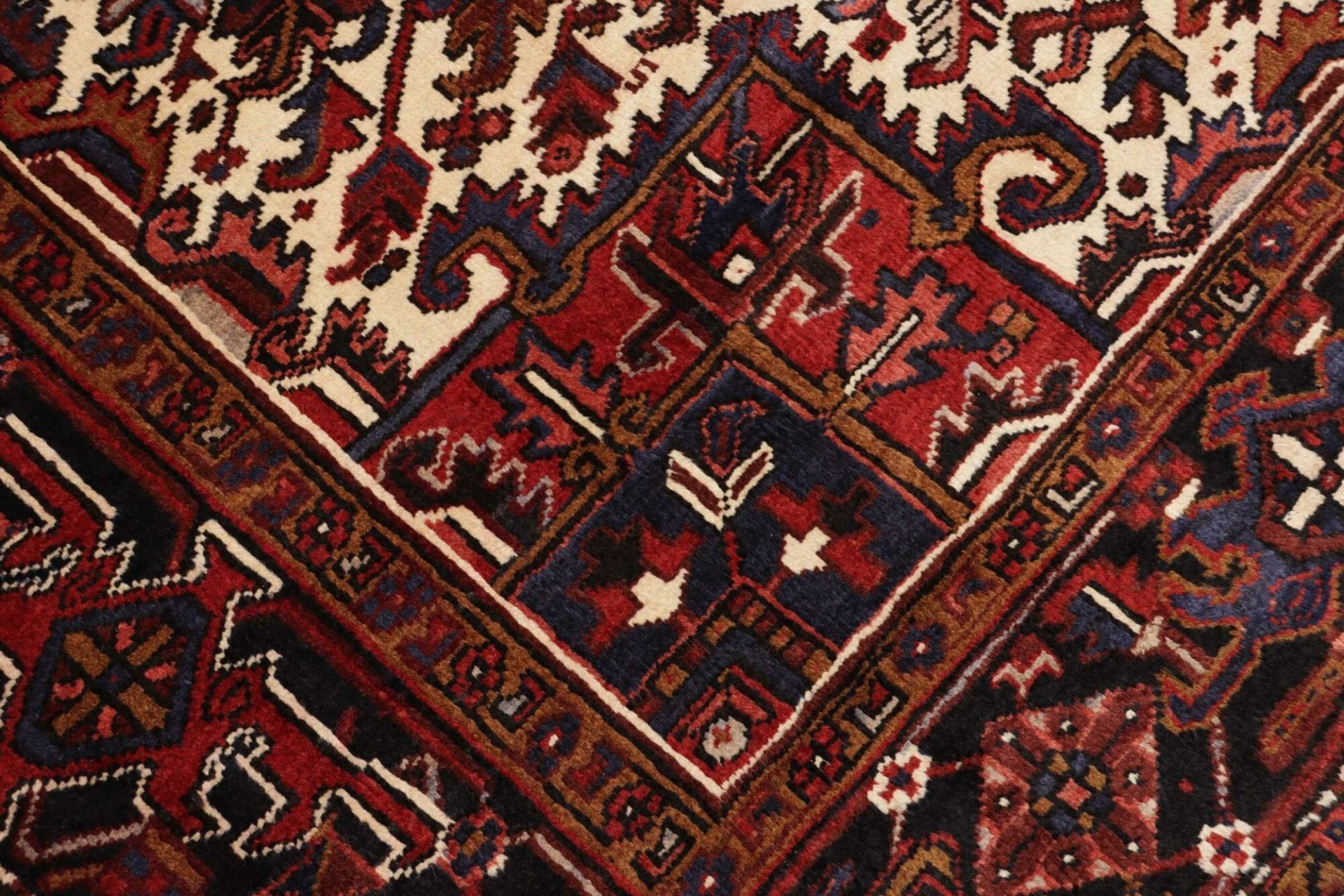 Heriz Persian Rug 247 × 340 cm, Wool, hand-knotted