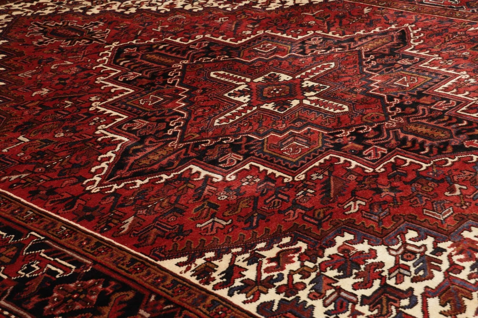 Heriz Persian Rug 247 × 340 cm, Wool, hand-knotted