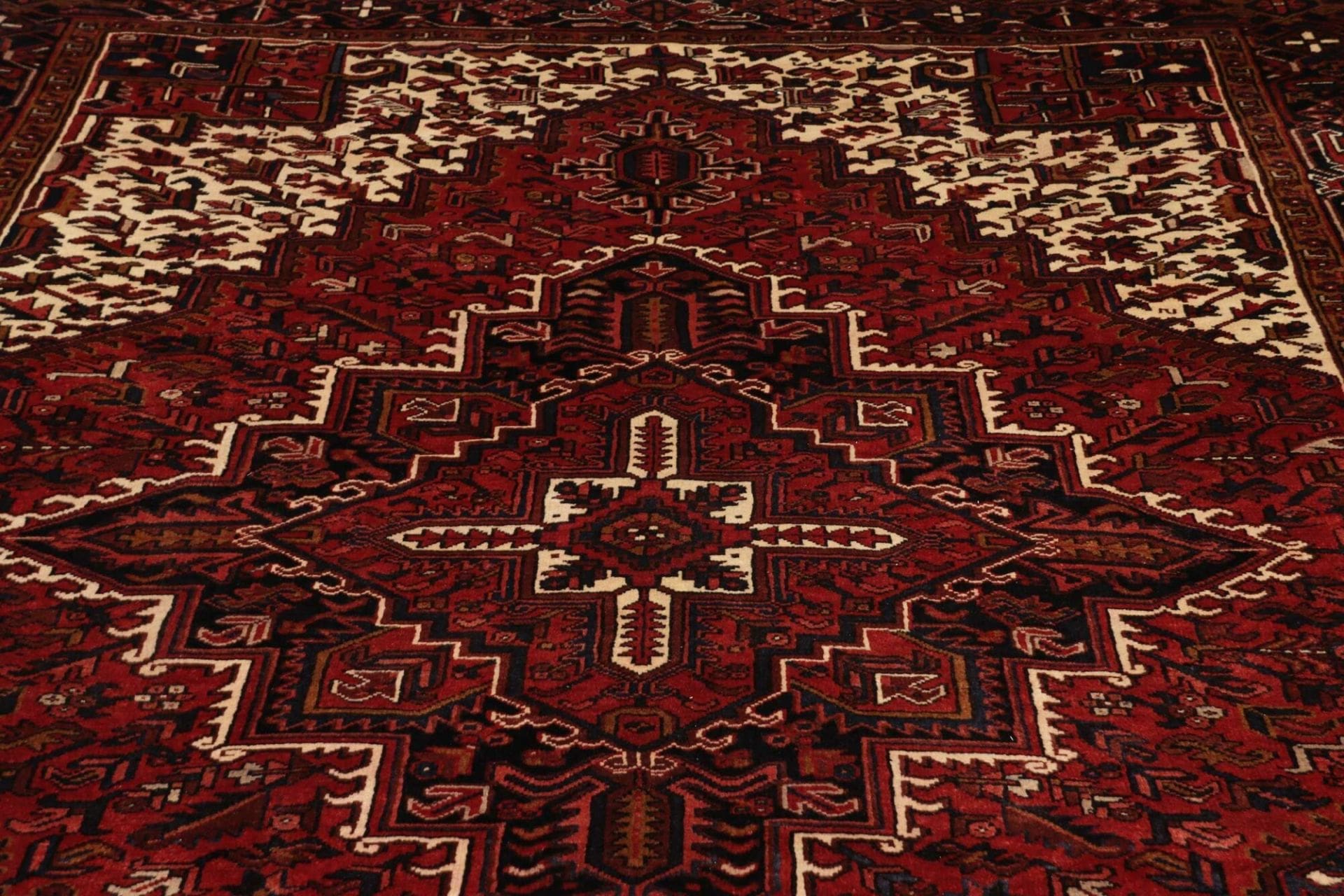 Heriz Persian Rug 247 × 340 cm, Wool, hand-knotted