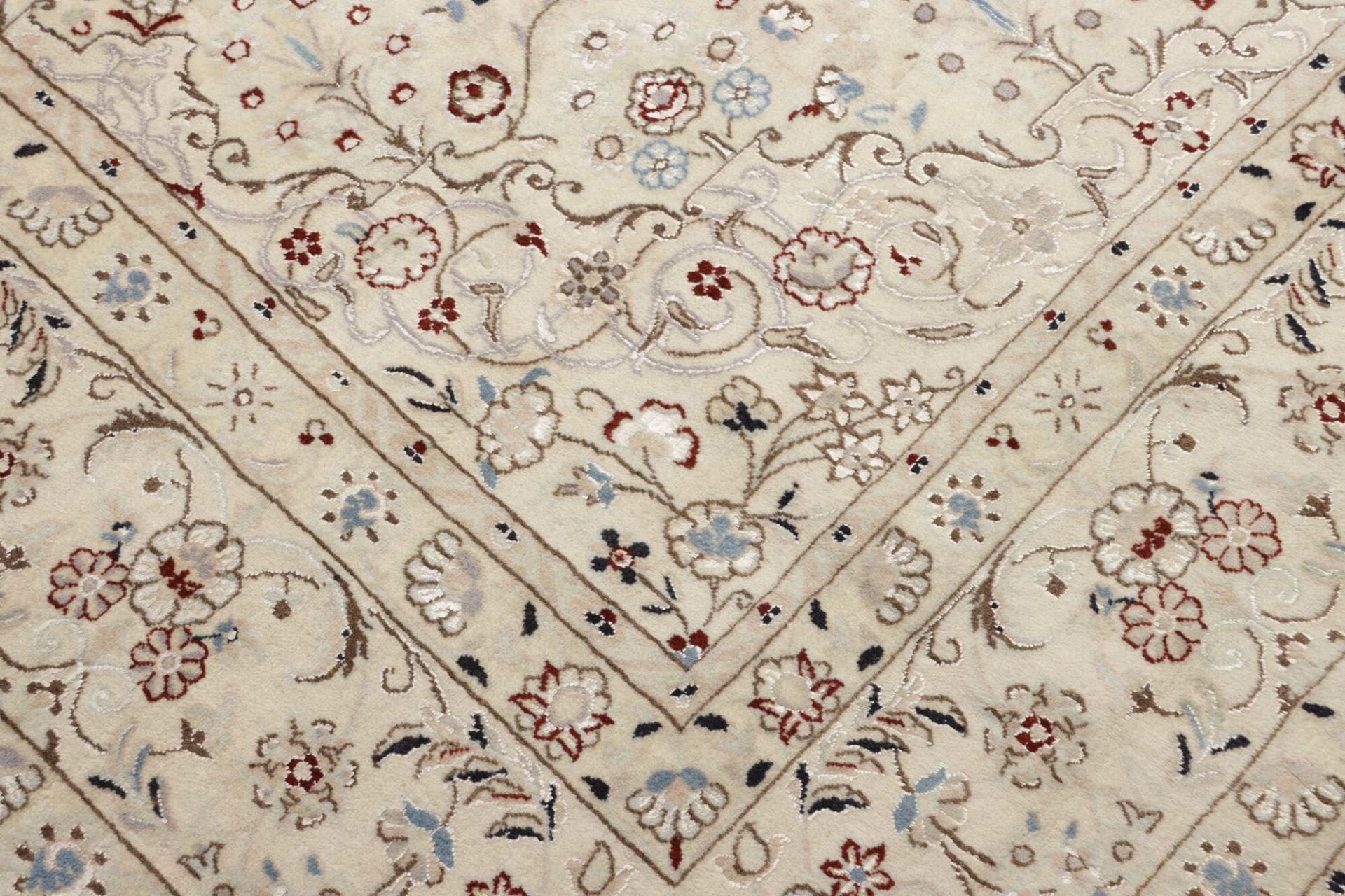 Nain Persian Rug — hand-knotted, 258 × 345 cm, Wool